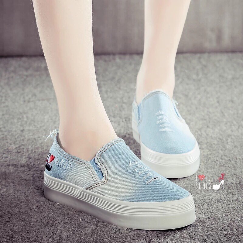 พร้อมส่ง : รองเท้าผ้าใบ Style Moustache (สียีนส์อ่อน)