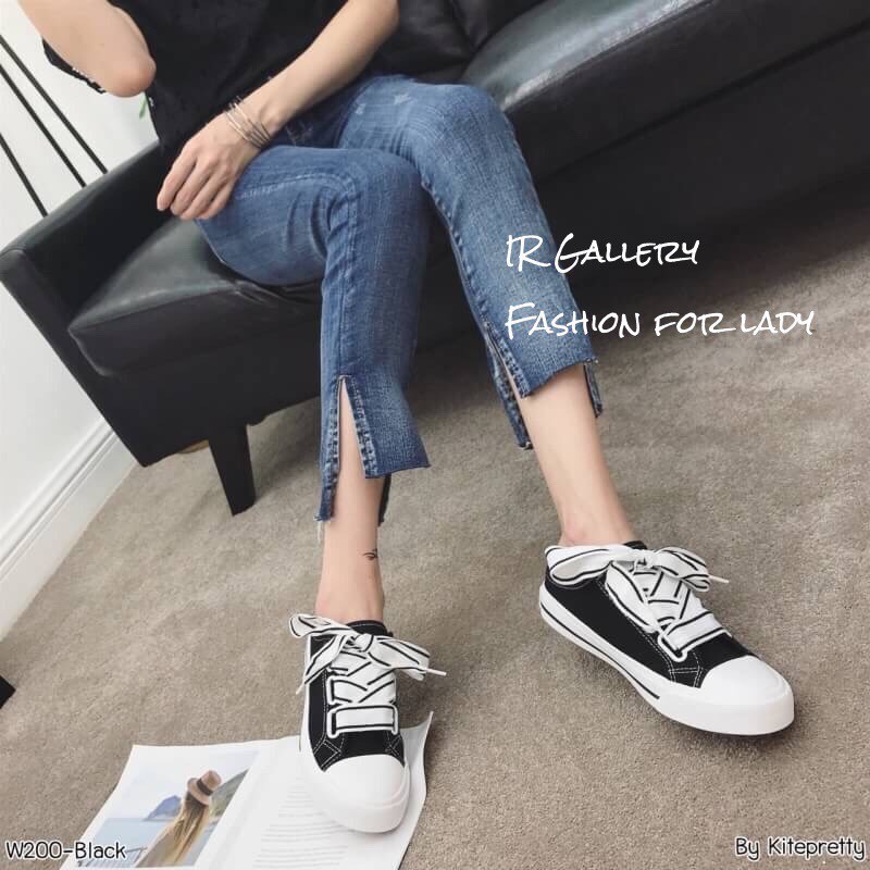 รองเท้าผ้าใบเปิดส้นแต่งสีทูโทน (สีดำ)