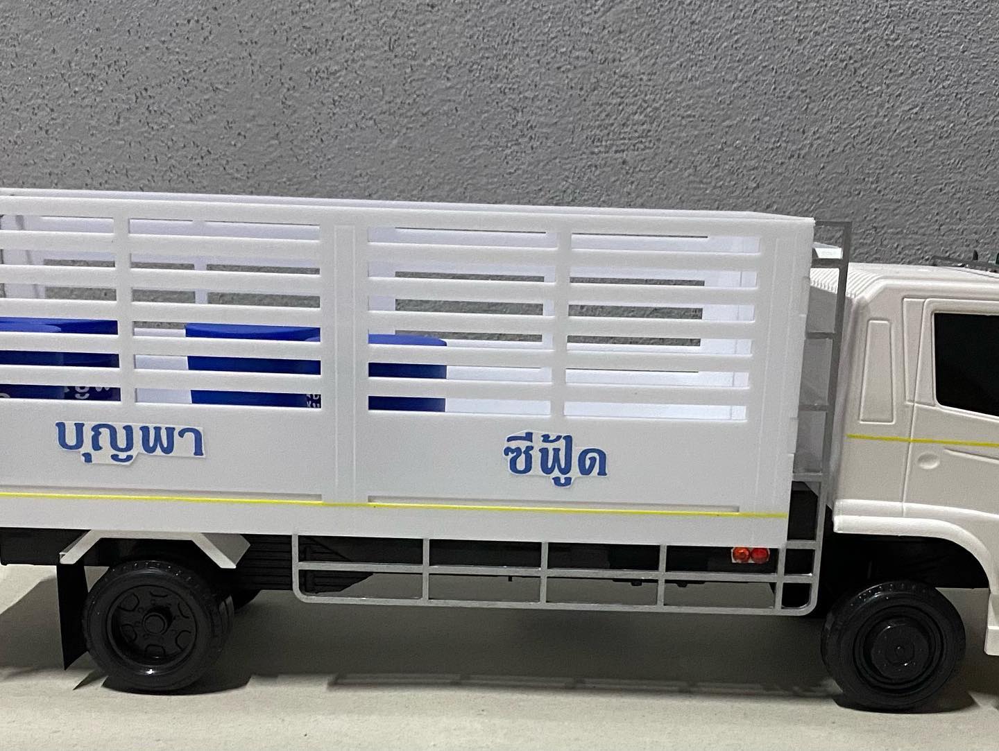 รถหกล้อคอก