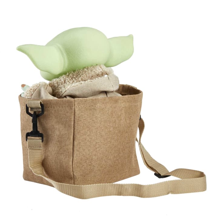 Mattel Star Wars The Mandalorian Baby Yoda Grogu The Child Premium Plush Bundle แมทเทล สตาร์ วอร์ส แมนดาโรเลี่ยน หุ่นโมเดลฟิกเกอร์ เบบี้ โยดา โกรกู ขนาด 11 นิ้ว มีเสียง พร้อมกระเป๋า ลิขสิทธิ์แท้