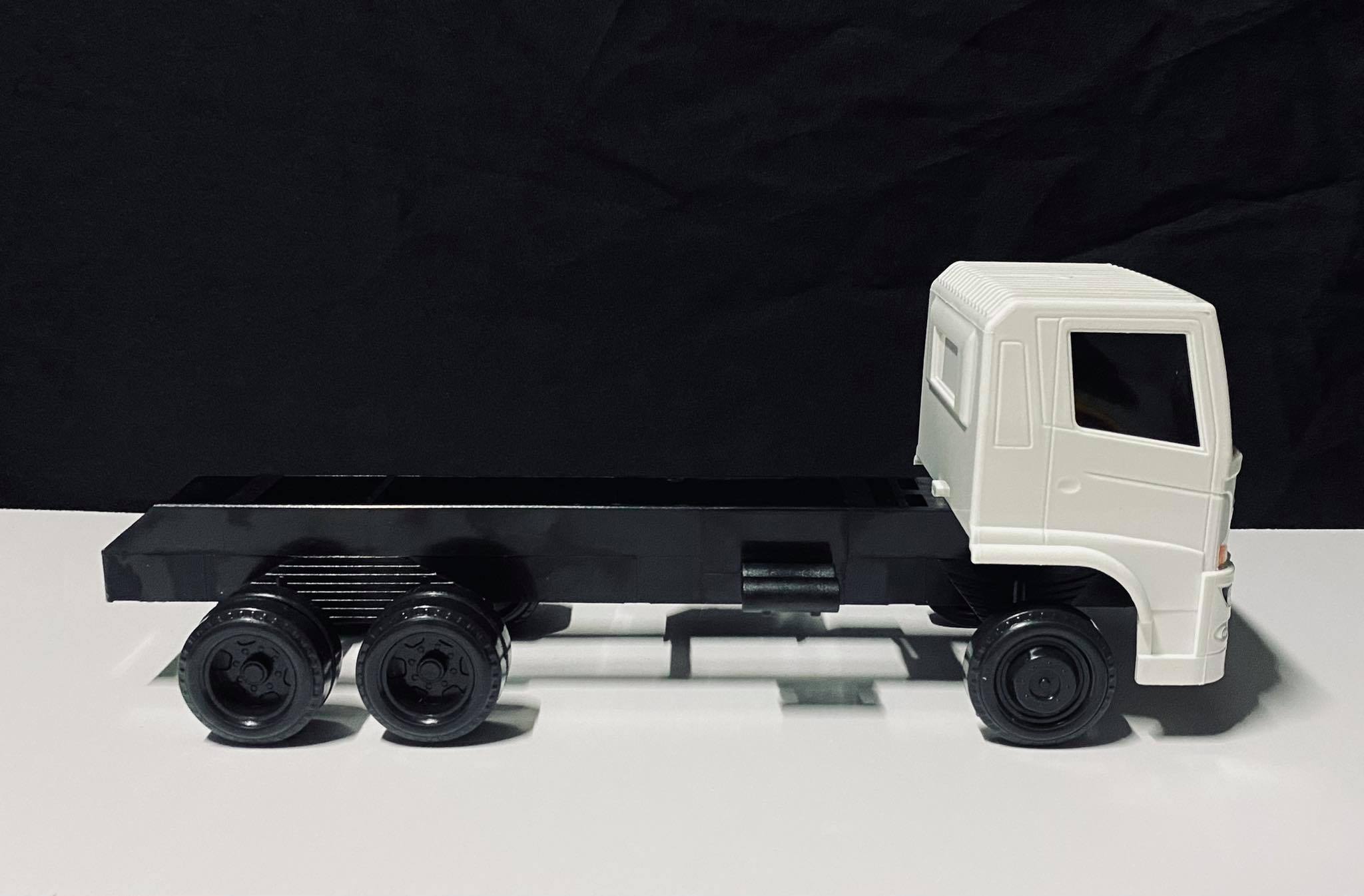 โมเดลรถสิบล้อ รถ 6 ล้อ รถของเล่นพลาสติก โมเดลรถบรรทุกจำลอง 1:24 รถสิบล้อย่อส่วน รถบรรทุกจิ๋ว รถบันทุกเด็กเล่น truck scale model รถหม่ำโมเดล