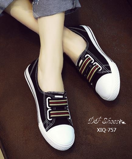 รองเท้าผ้าใบทรงคัทชูแต่งแถบ (สีขาว)