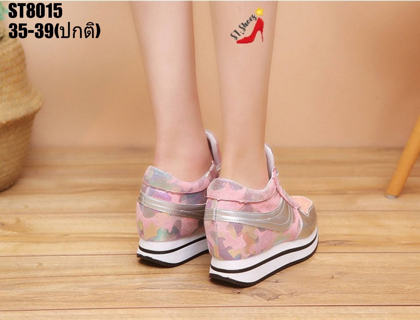 รองเท้าผ้าใบเสริมส้นกลิตเตอร์แต่งลาย (สีดำ)