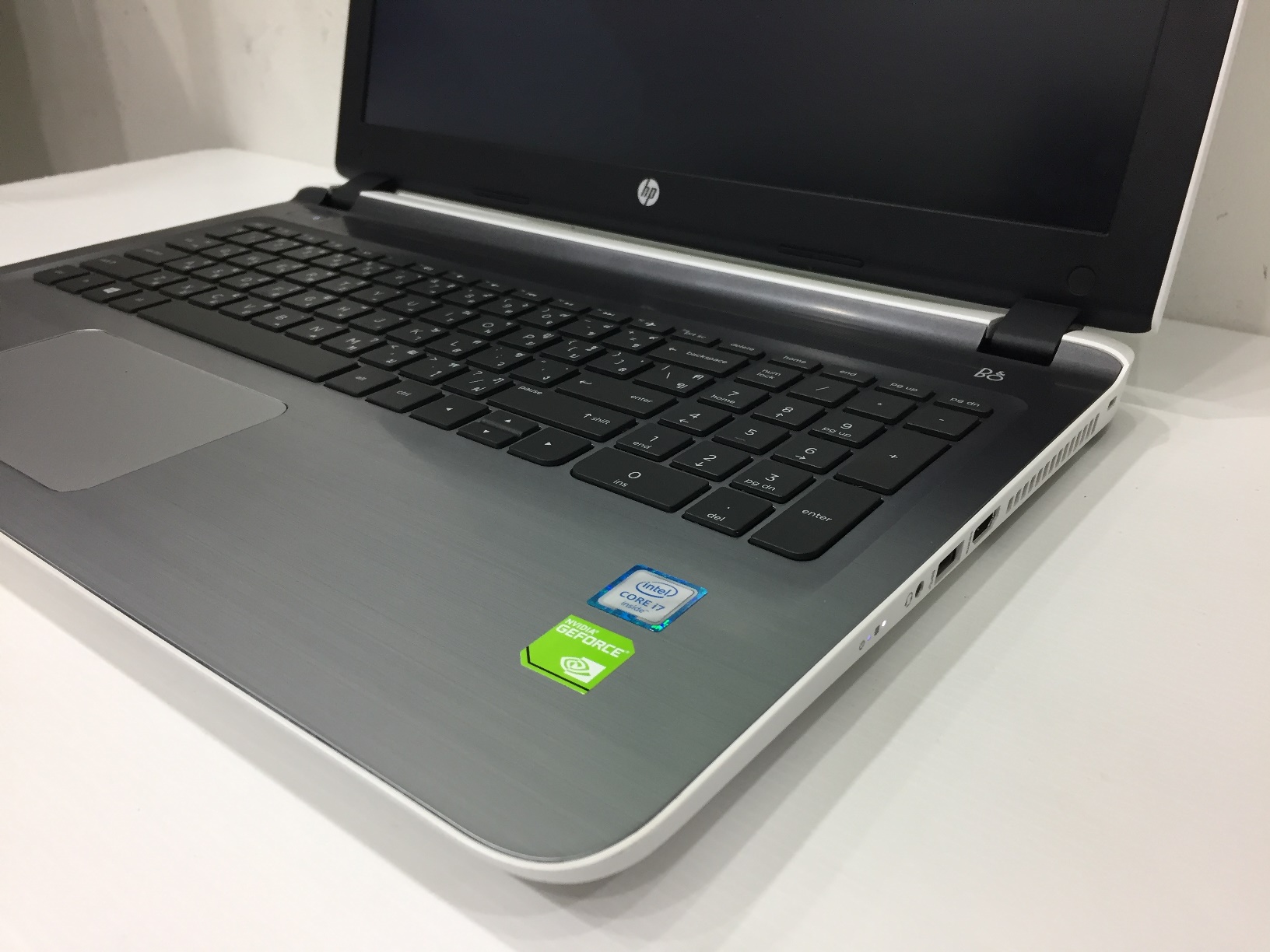 HP Pavilion 15-ab210TX