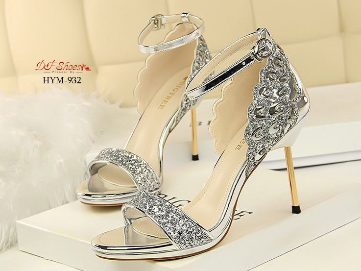 รองเท้าส้นสูงรัดข้อบุกลิตเตอร์ (สีบรอนซ์)