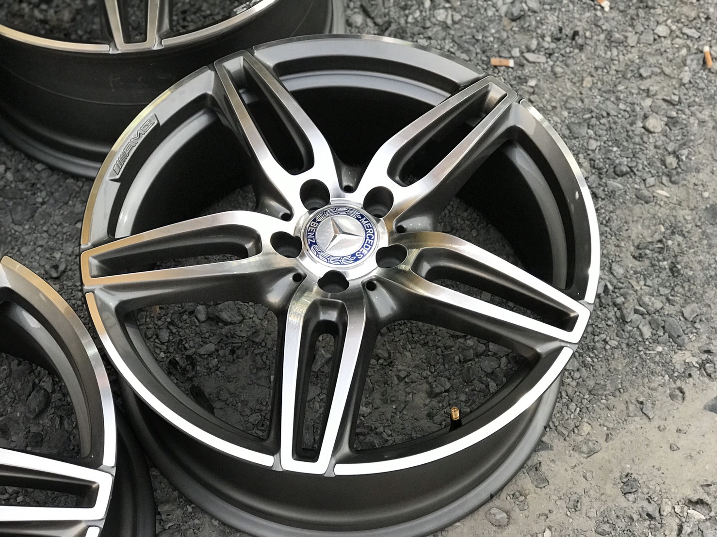 ล้อแท้ AMG 5-twin spoke (19 inch)