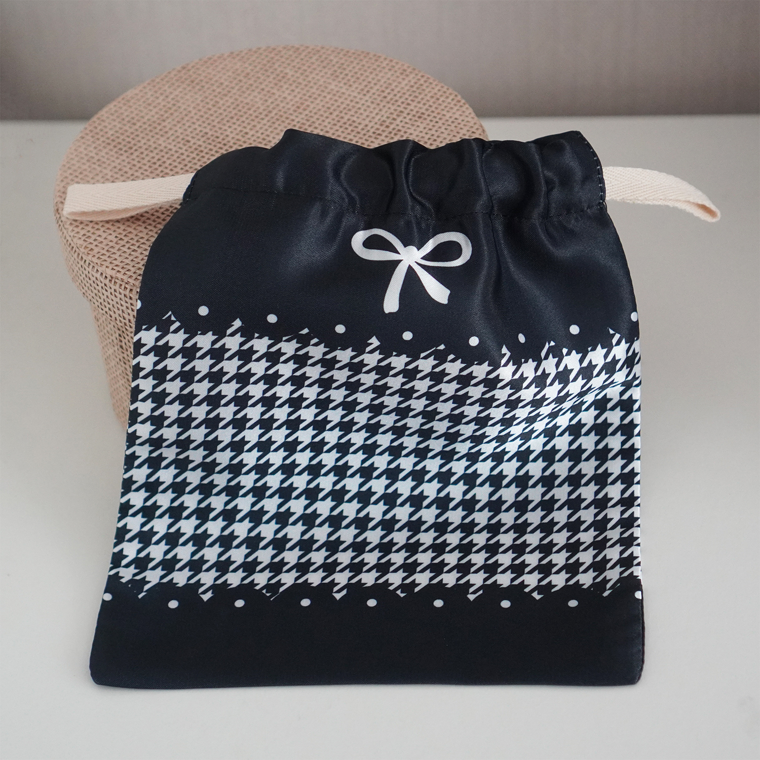 ผ้าคลุมให้นม 3in1 (รุ่นมีกระดุม ถอดโครงได้) แบบสั่งทำใส่ชื่อ ลาย Houndstooth - Black