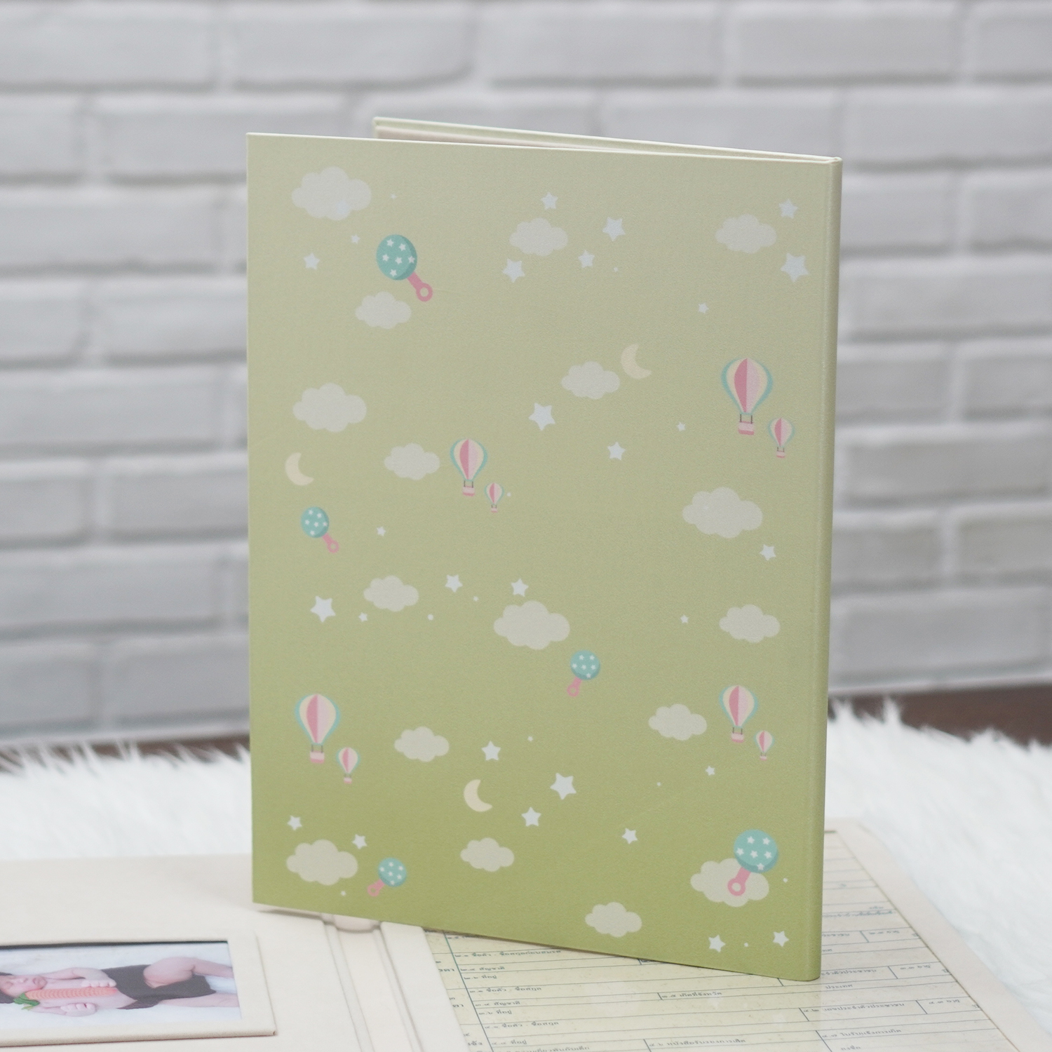 แฟ้มทะเบียนสมรส/สูติบัตร สั่งทำใส่ข้อความ ลาย Rabbit - Gradient Lime