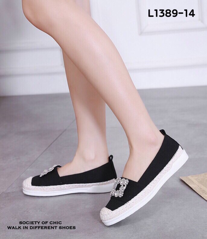 รองเท้าคัทชูสวมแต่งเพชร (สีแดง)