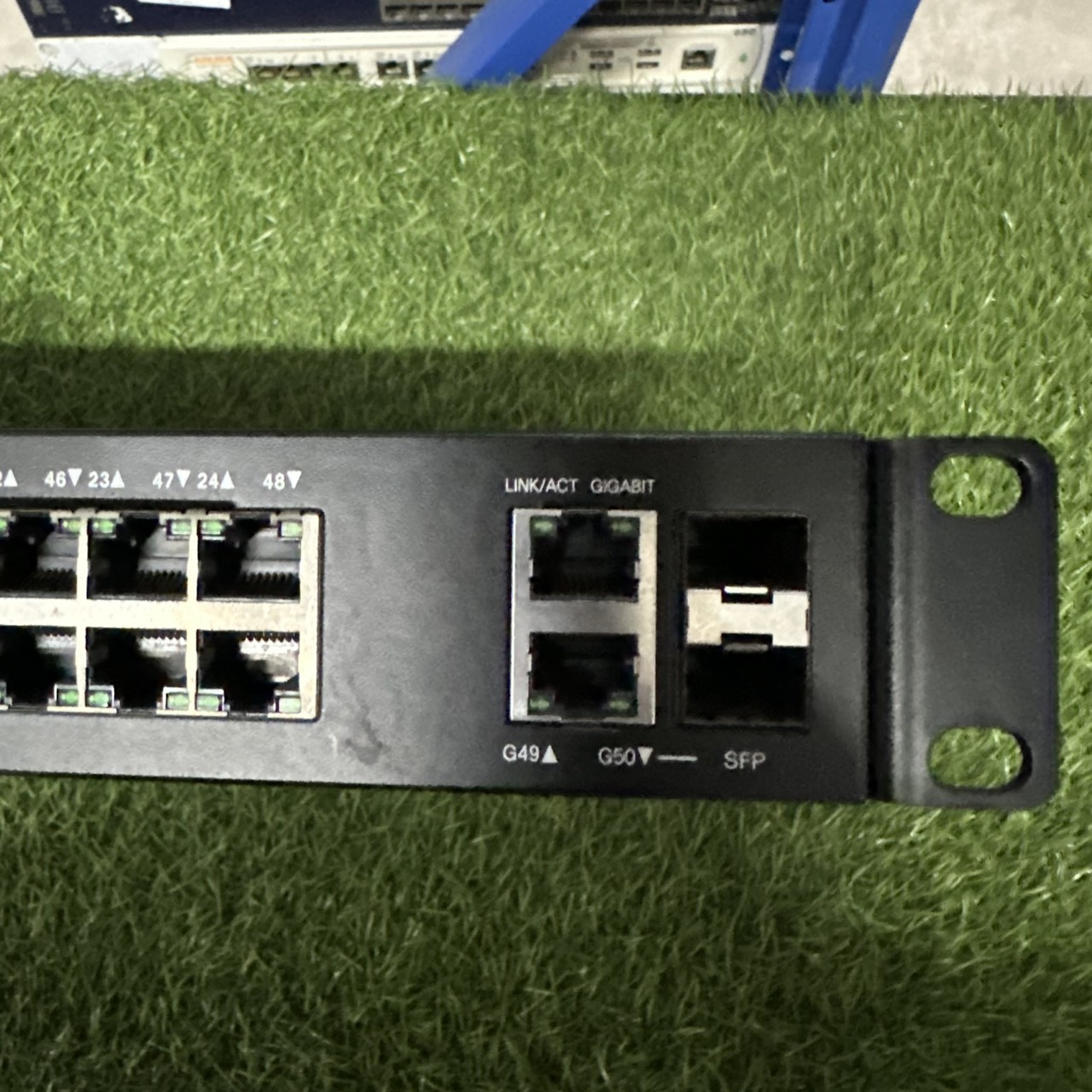 สวิตซ์ Cisco SG200-50 Smart Switch 50-Port Gigabit 2 combo Mini-GBIC Layer 2