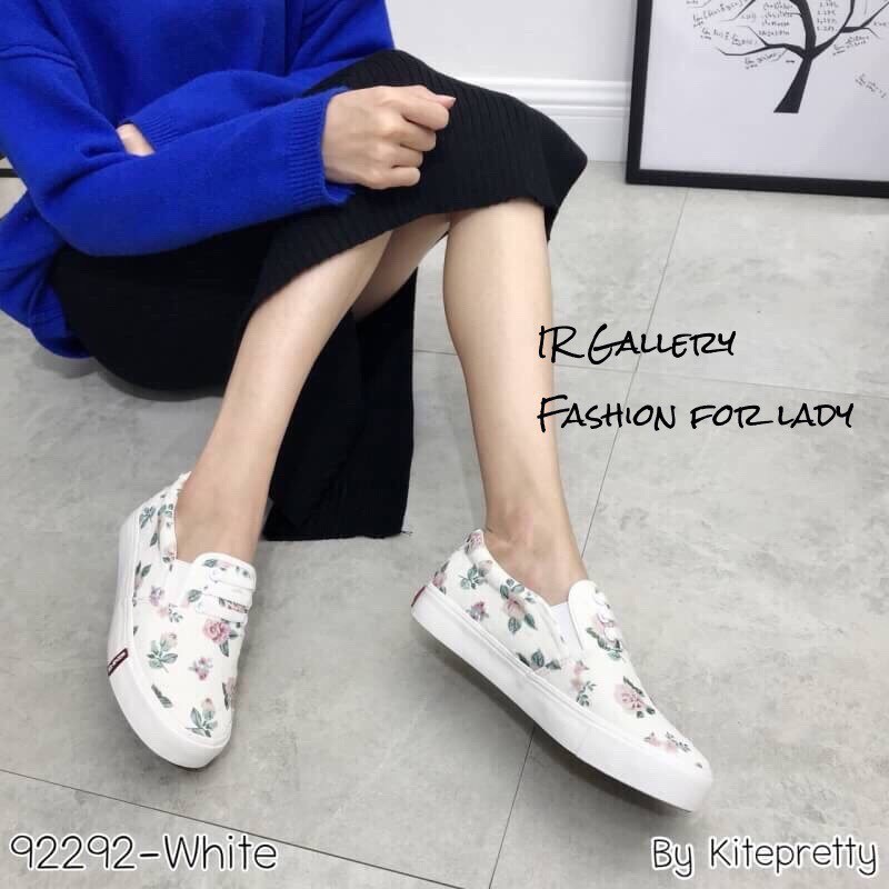 รองเท้าผ้าใบ Slip Onลายดอกไม้