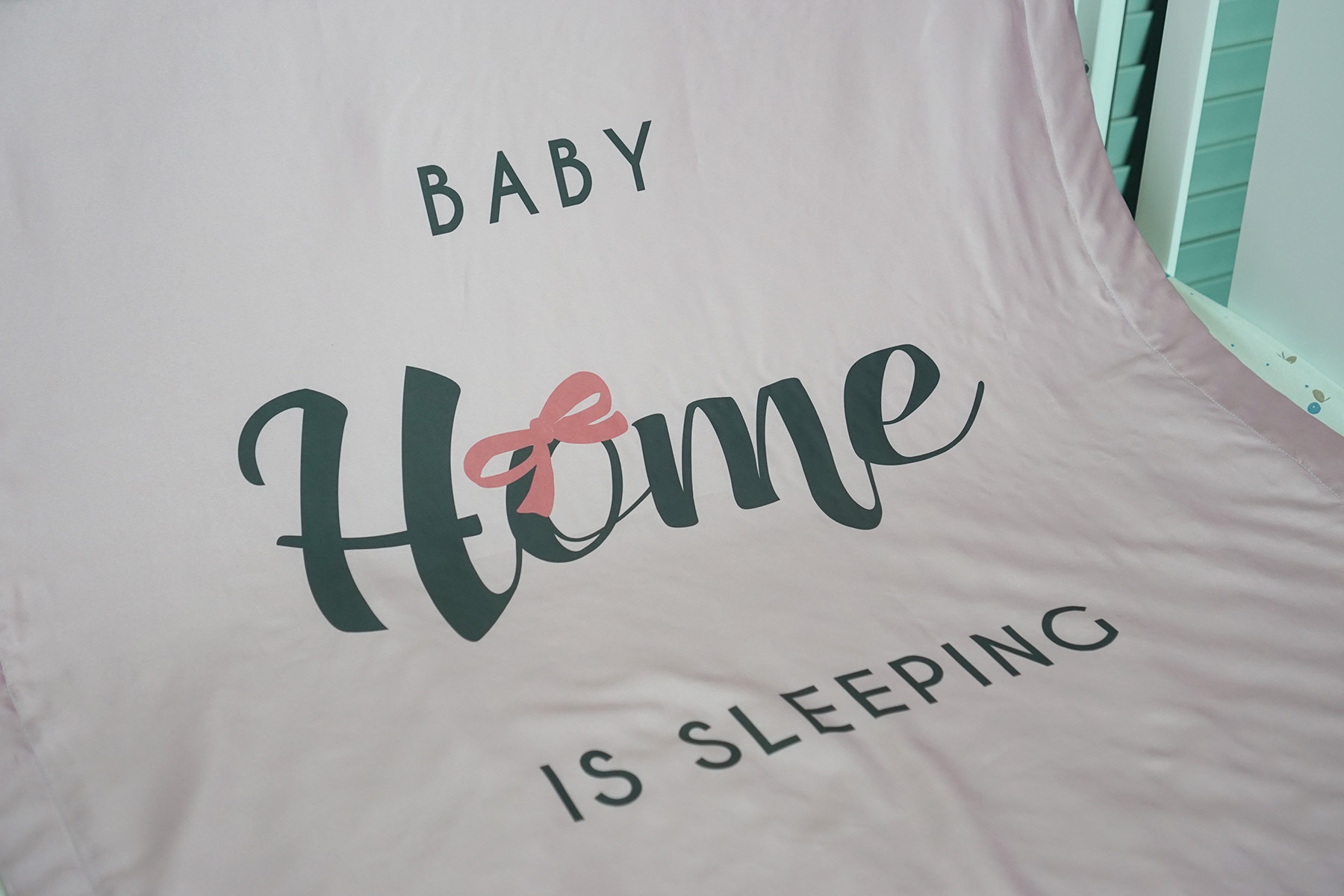 ผ้าห่ม สั่งทำใส่ชื่อ ลาย Minimal - Pink