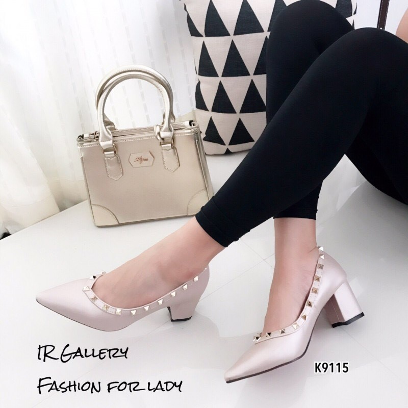 รองเท้าคัทชูส้นตัน Style Valentino (สีเบจ)