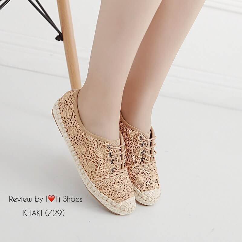 รองเท้าผ้าใบลูกไม้สไตล์วินเทจ (สีกรม)