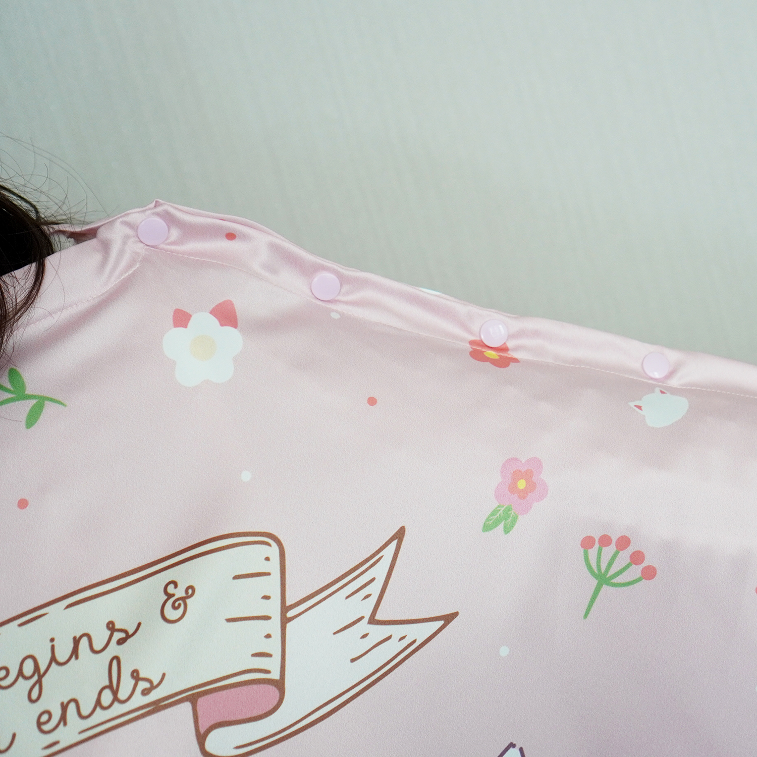 ผ้าคลุมให้นม (รุ่นมีกระดุม ถอดโครงได้) พร้อมส่ง ลาย Marie - Pink