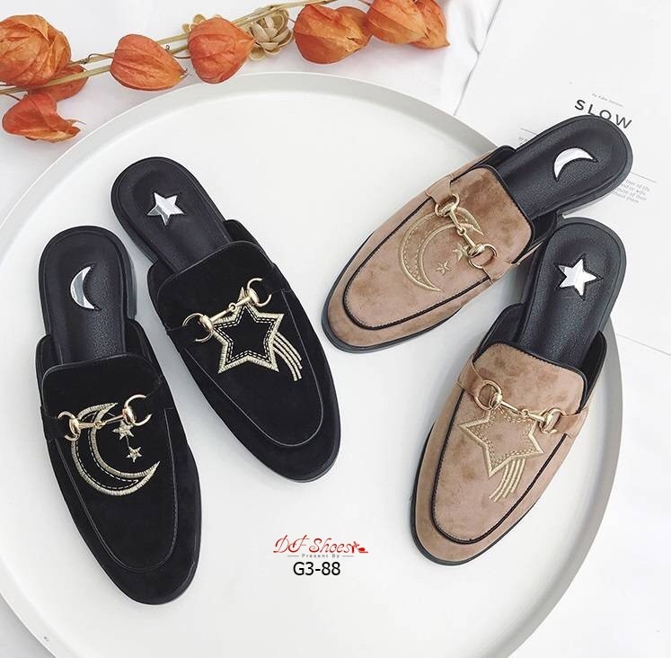 รองเท้าโลฟเฟอร์ปักลาย (สีกากี)