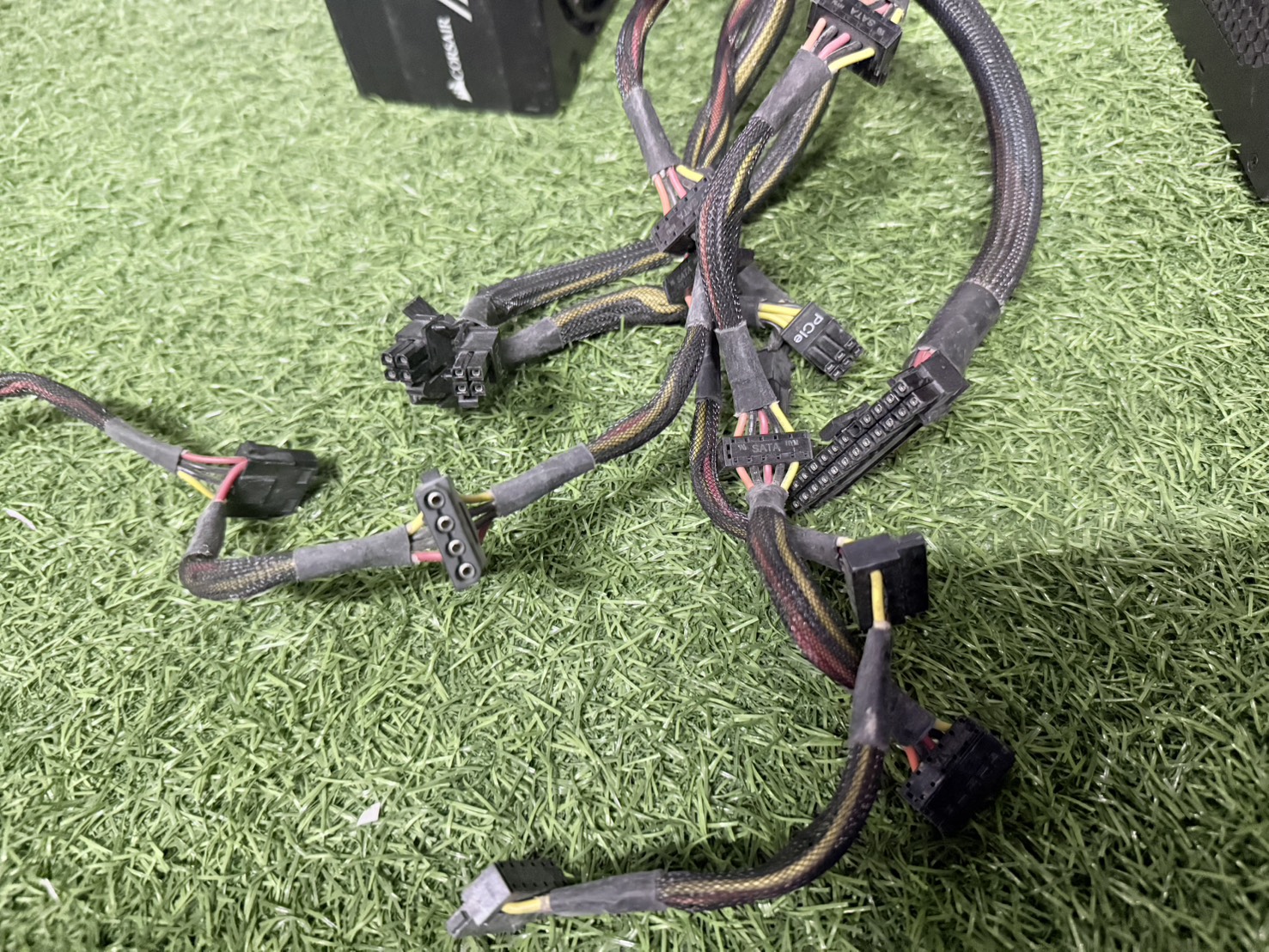 อุปกรณ์จ่ายไฟ POWER SUPPLY CORSAIR 550W VS550 (80+ WHITE) (CP-9020171) สายตามรูป