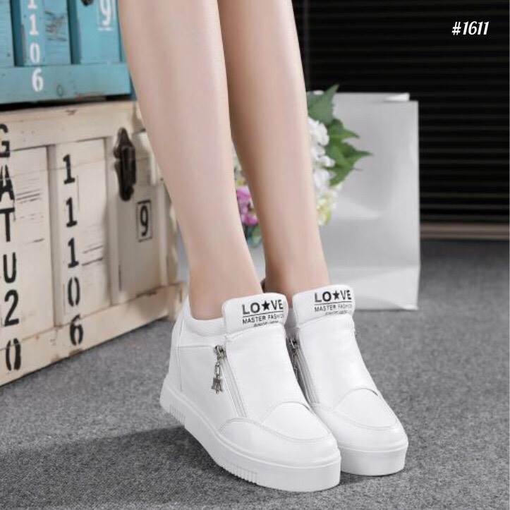 รองเท้า Ash แต่งซิปสไตล์เกาหลี (สีขาว)