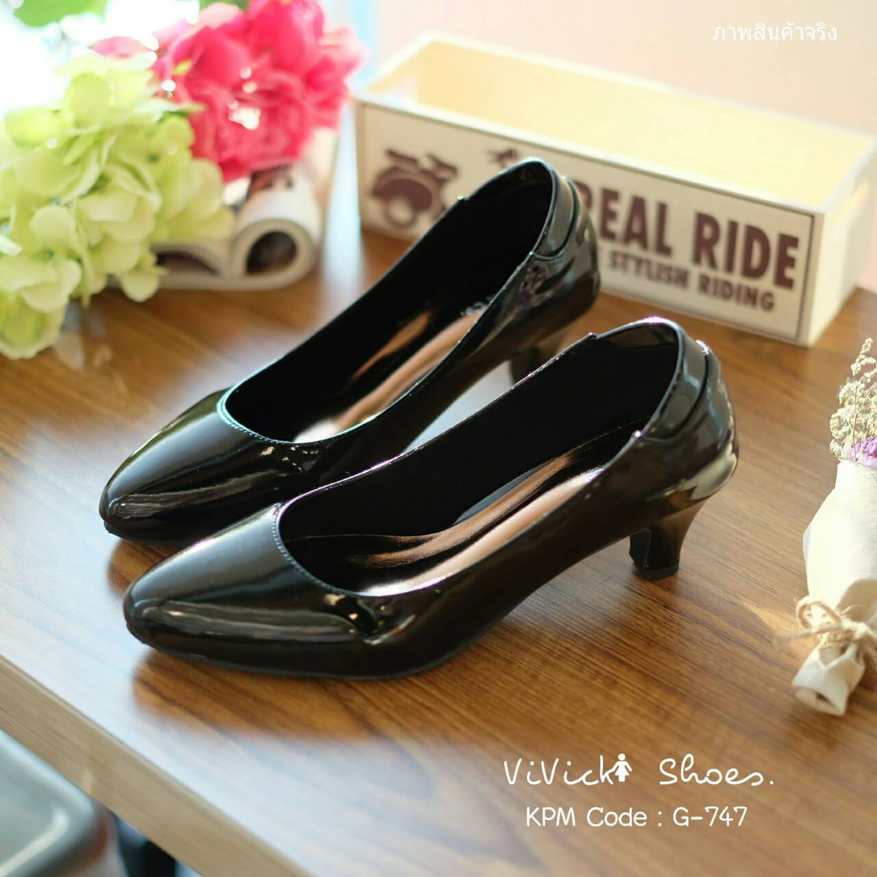 รองเท้าคัทชูหนังเงานิ่มสีดำคลาสสิก