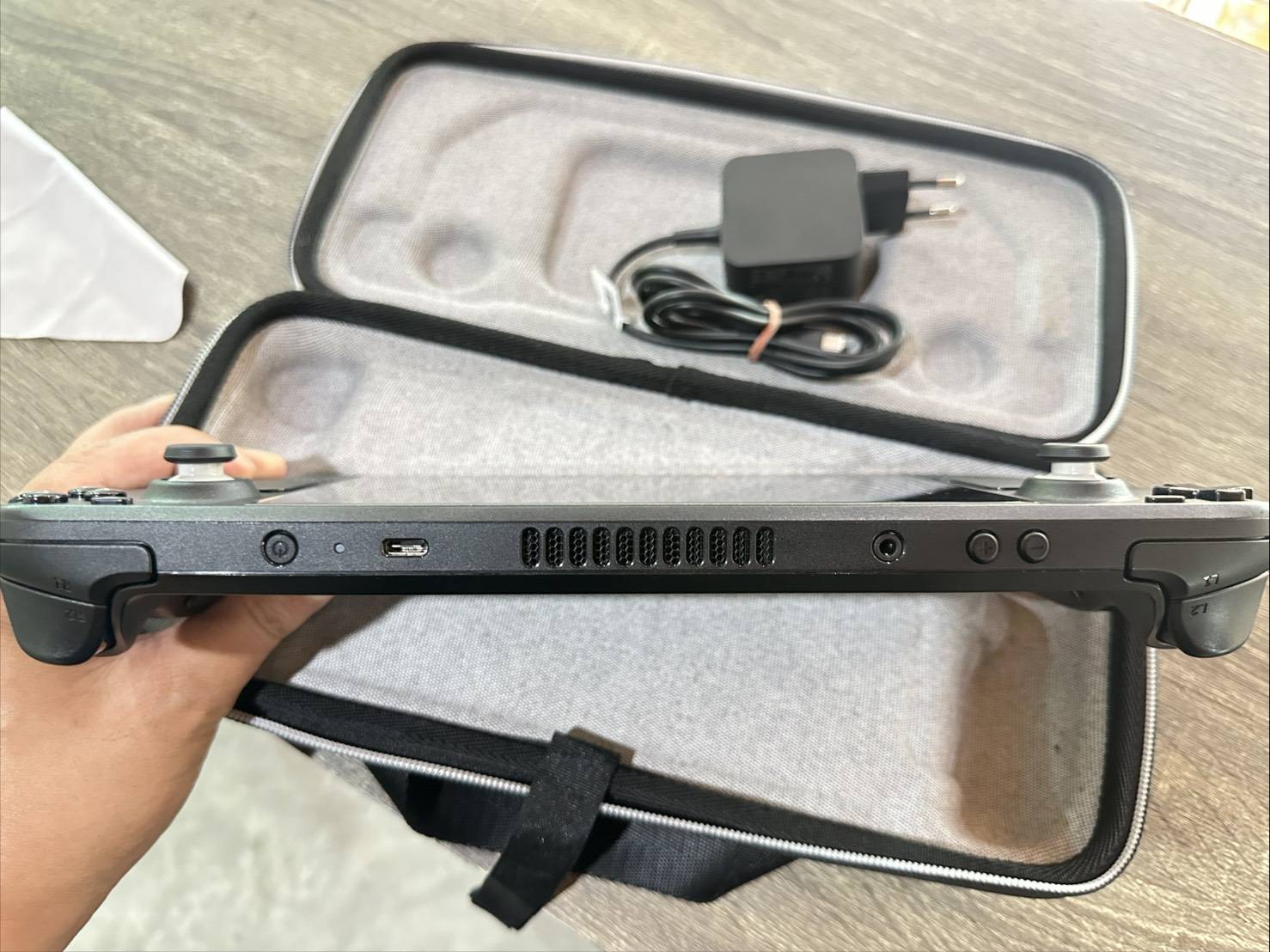 เครื่องเล่นเกมพกพา Steamdeck By Valve รุ่น LCD AMD Custom APU 0405(16GB/M.2 512GM)+Adapter+กระเป๋า