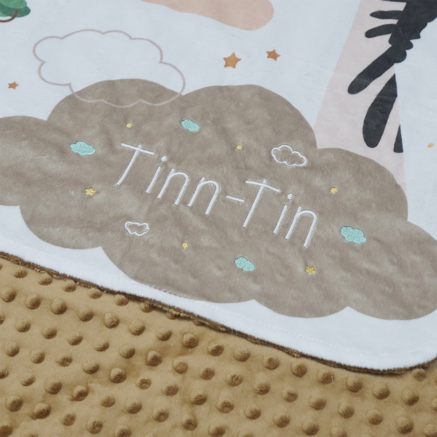 ผ้าห่ม Minky ลาย Safari 75x100cm แบบปักชื่อ ด้านหลังสีน้ำตาล