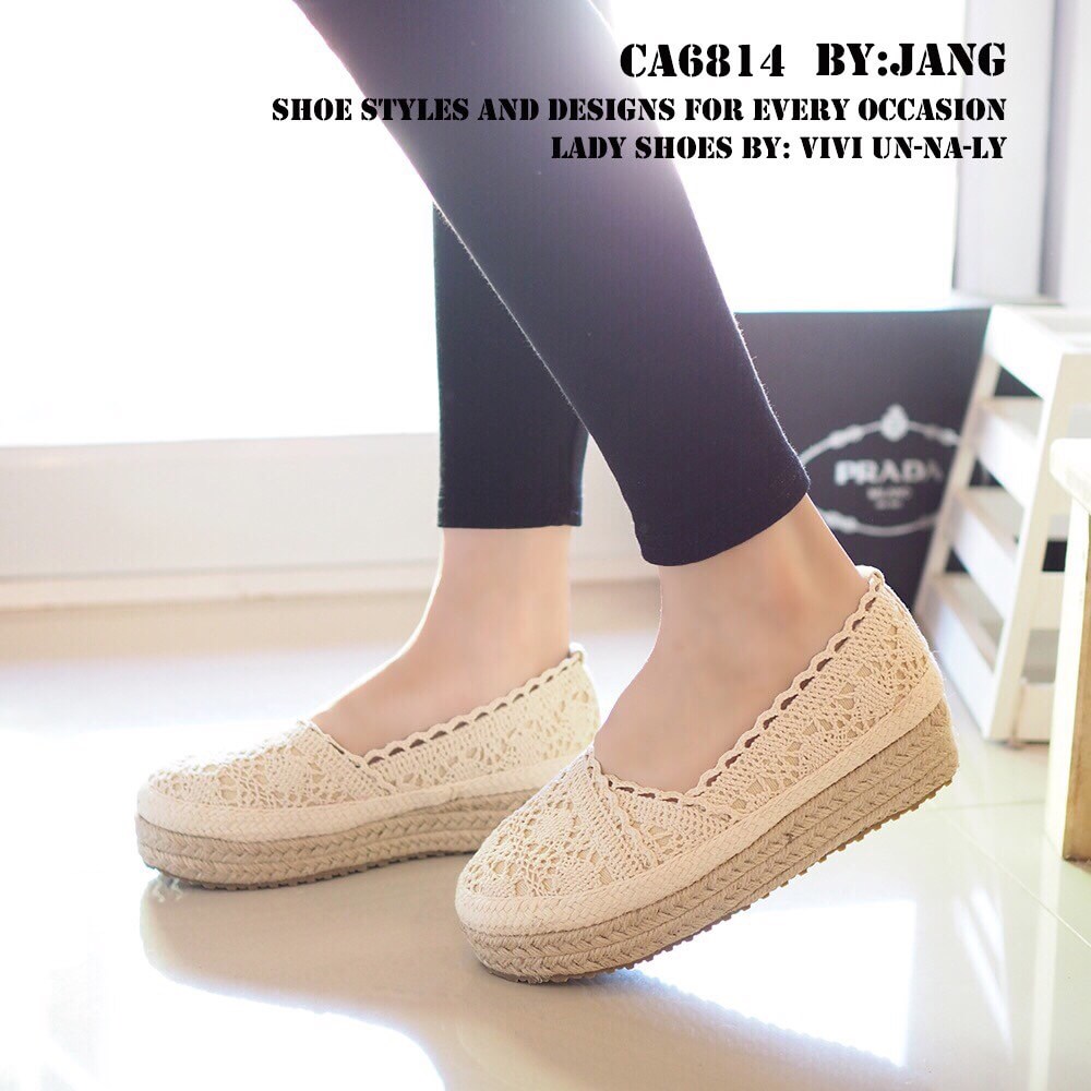 พร้อมส่ง : รองเท้าลูกไม้เสริมส้นวนปอ