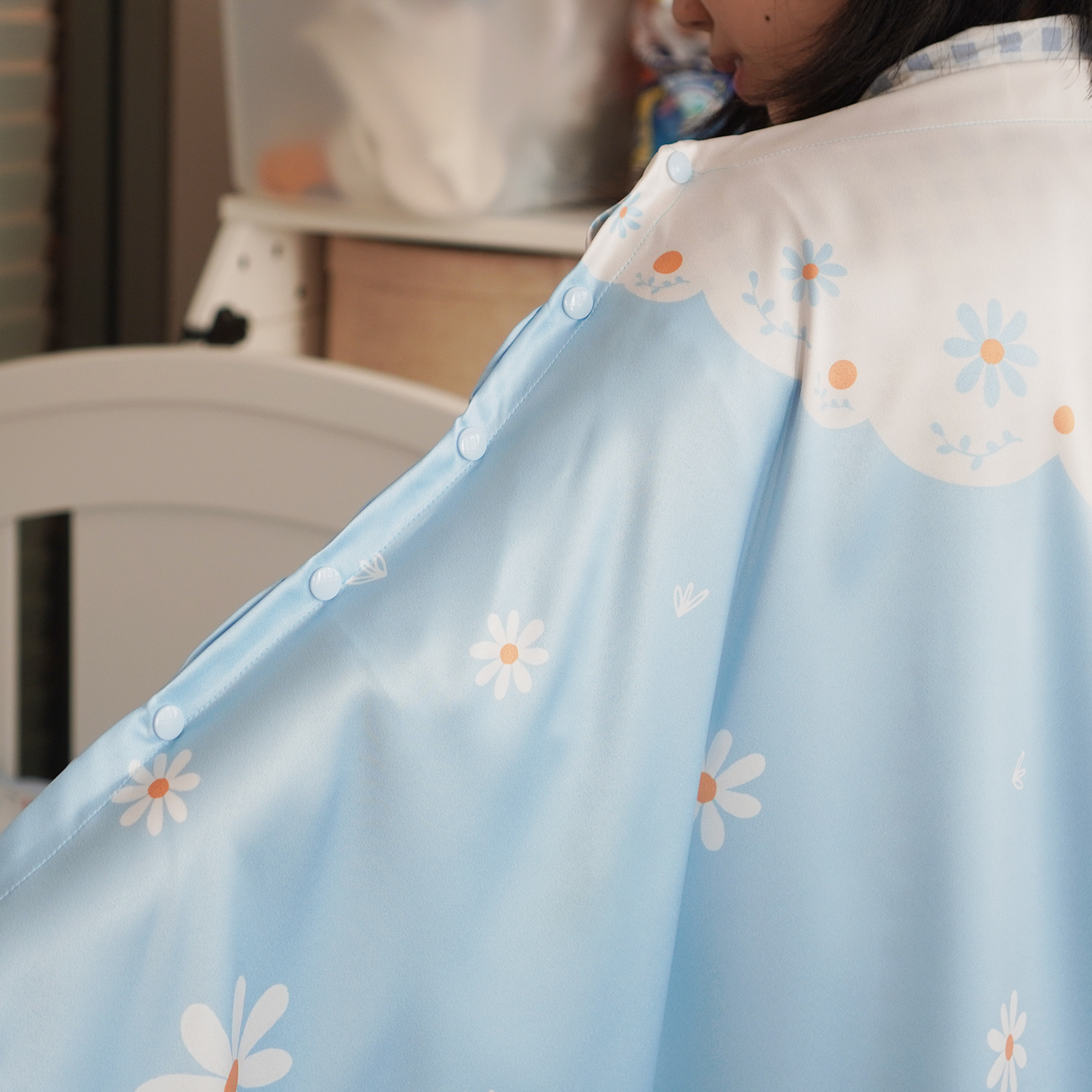 ผ้าคลุมให้นม 3in1 (รุ่นมีกระดุม ถอดโครงได้) แบบสั่งทำใส่ชื่อ ลาย Daisy - Blue