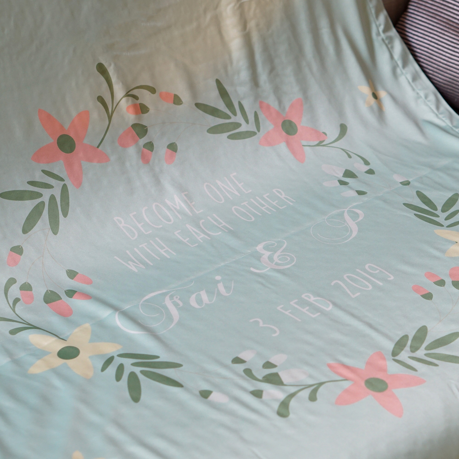 ผ้าห่มสั่งทำใส่ชื่อ Floral Frame - Mint