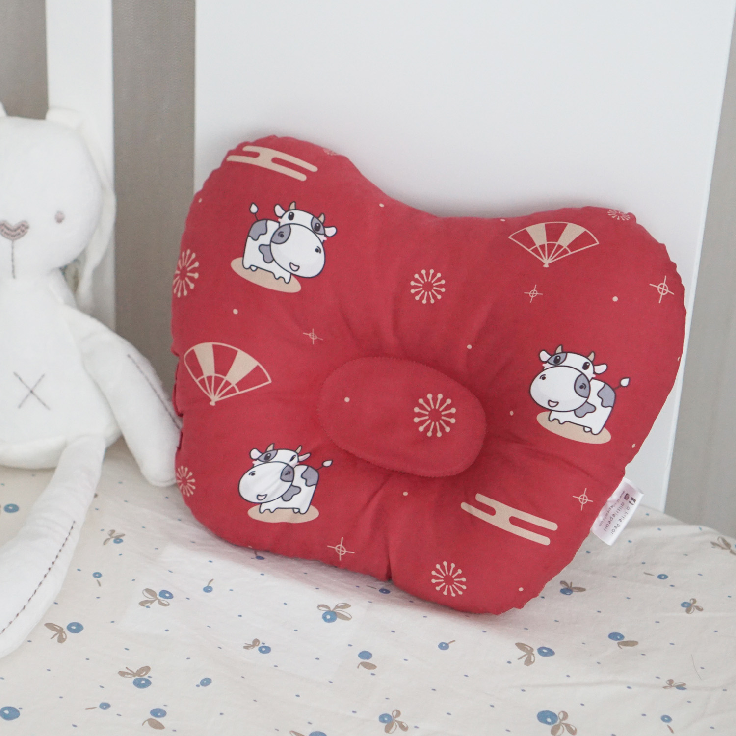 ชุดของขวัญเด็กแรกเกิด หมอนหลุม + ผ้าห่มขนาด 75x100cm ลาย Chinese Calendar - Cow1 - Red