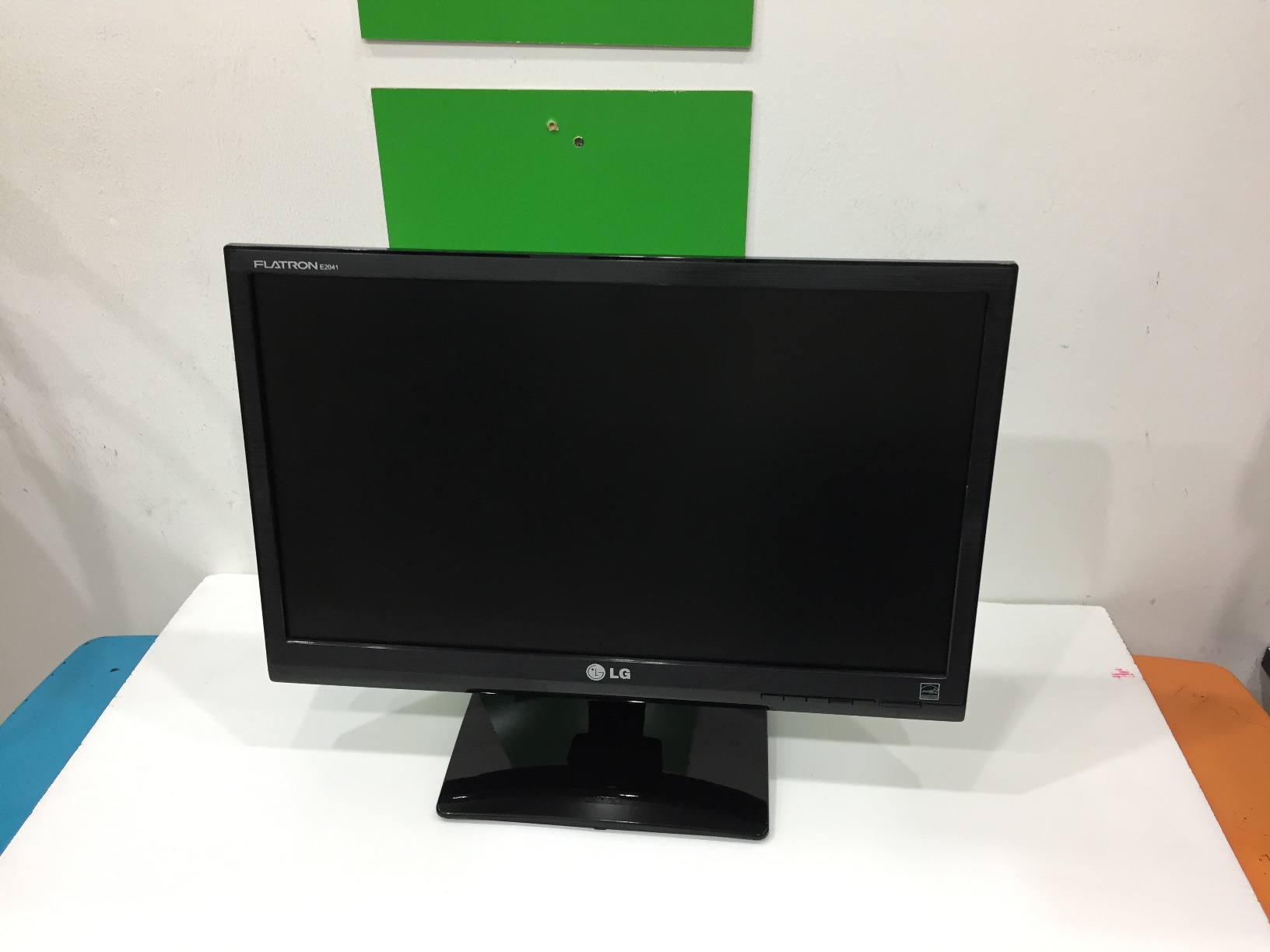 LG E2041T-BN 20" LED