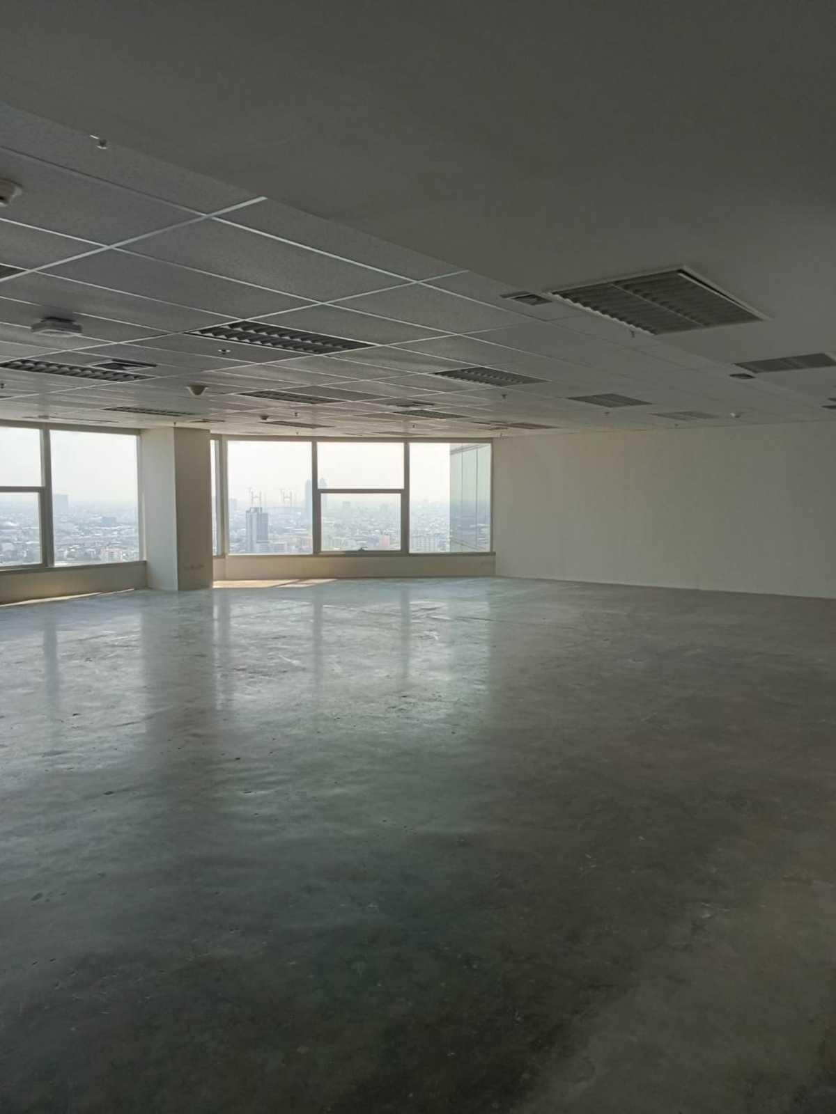 Empire Tower sathorn bangkok สำนักงานให้เช่าย่านสาทร ใกล้สถานีรถไฟฟ้า BTS ช่องนนทรี เพียง 300 เมตร