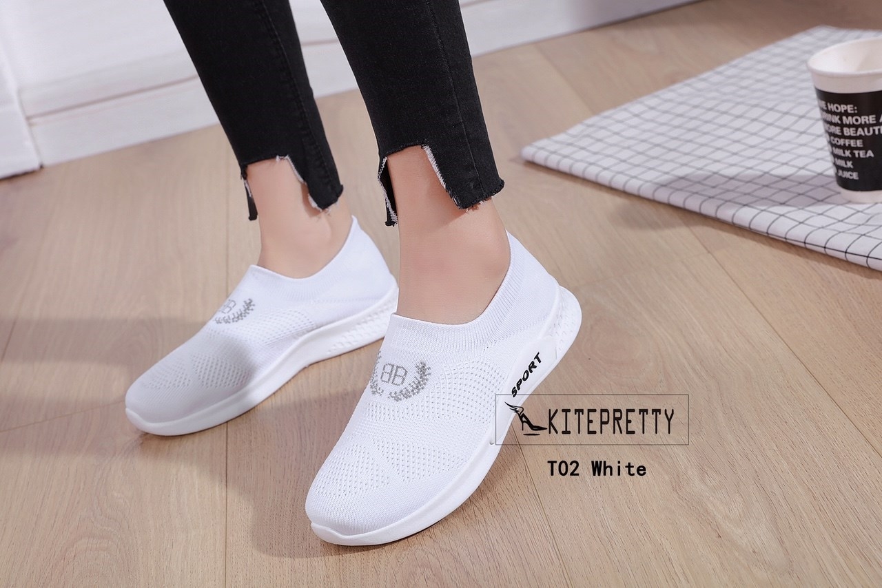 รองเท้าผ้าใบผ้ายืดปักลาย (สีเทา)
