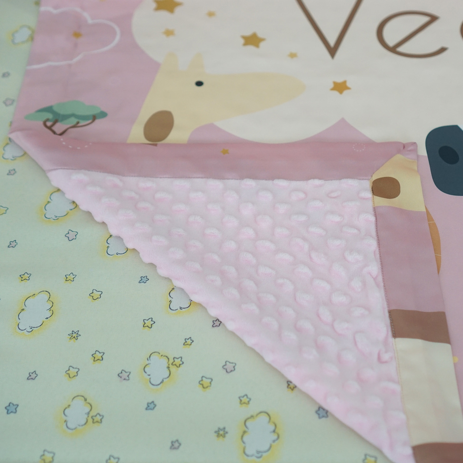 ชุดของขวัญเด็กแรกเกิด NP3 ผ้าห่ม ขนาด 75x100cm + ผ้าคลุมให้นม + หมอนรองให้นม ลาย Safari - Pink