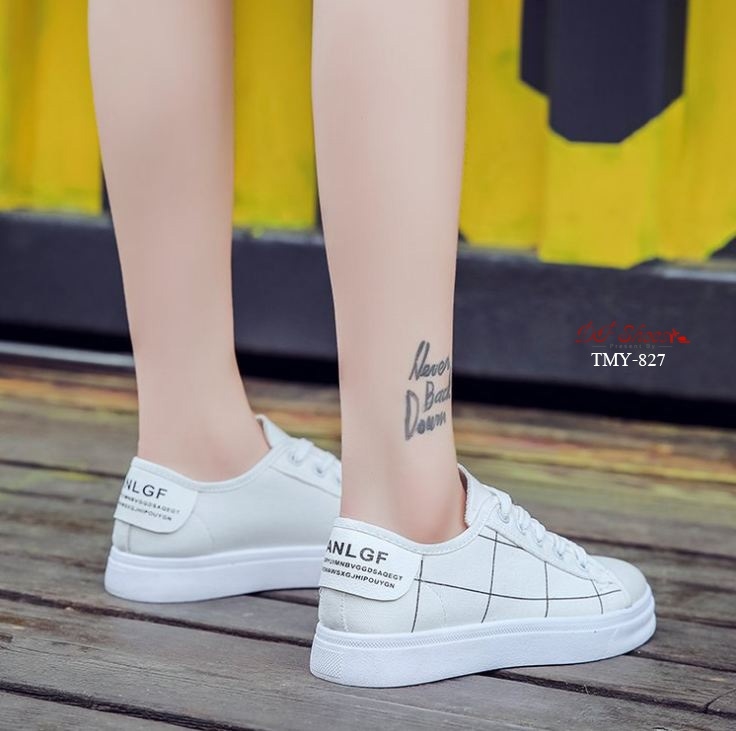 รองเท้าผ้าใบแฟชั่สกีนลายเส้น (สีดำ)