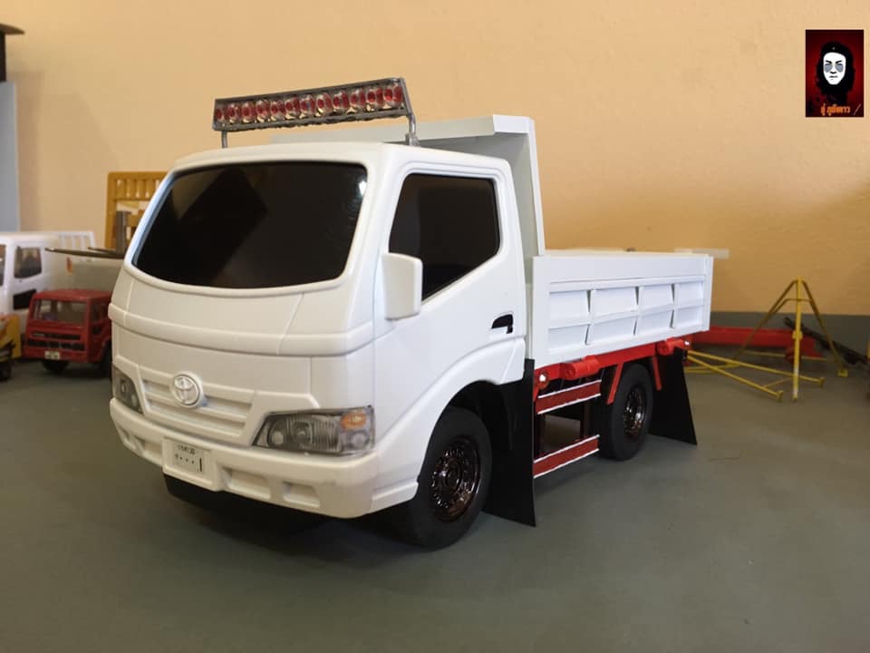 รถหกล้อดั๊มพ์จำลอง