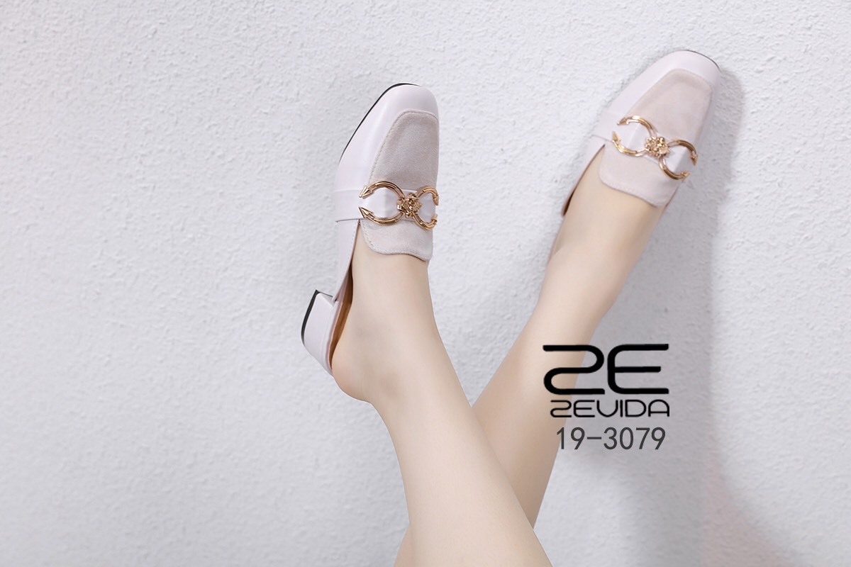 รองเท้าคัทชูส้นเตี้ยเปิดส้นแต่งอะไหล่ (สีชมพู)