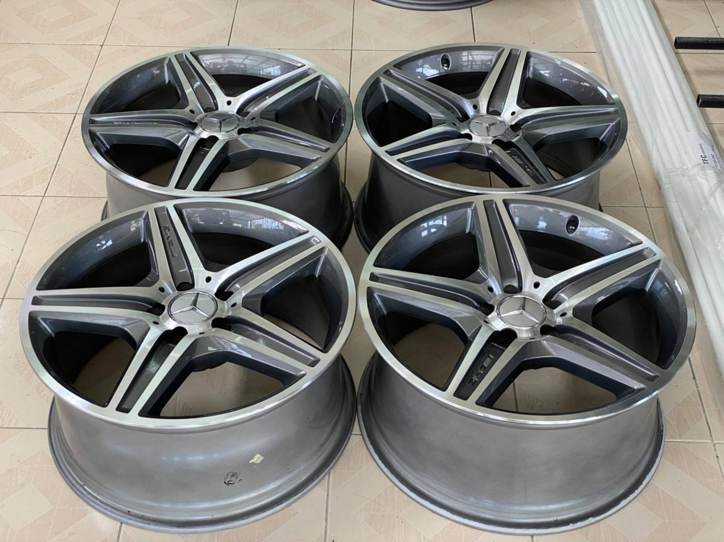 ล้อแท้ AMG st6 18" w211 E63