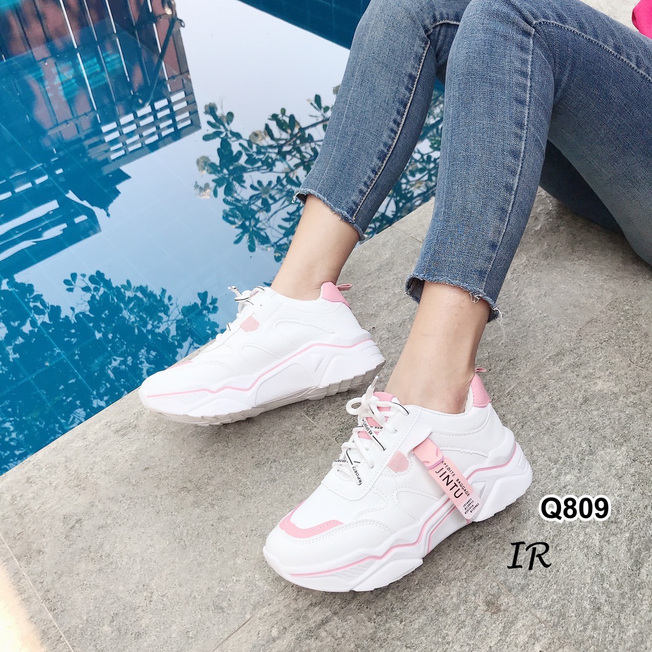 รองเท้าผ้าใบทรงSportแต่งป้ายแฟชั่น (สีชมพู)
