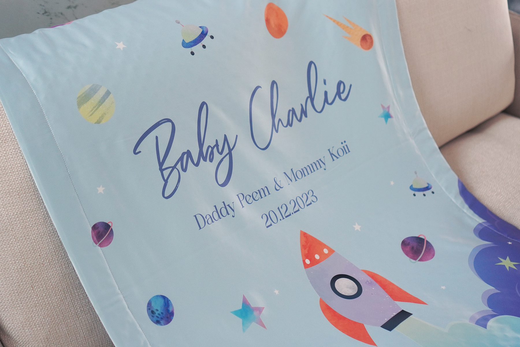 ชุดของขวัญเด็ก เซทโปรฝันดี หมอนหลุม + หมอนเด็ก + ผ้าห่มขนาด 75x100cm ลาย Rocket - Blue