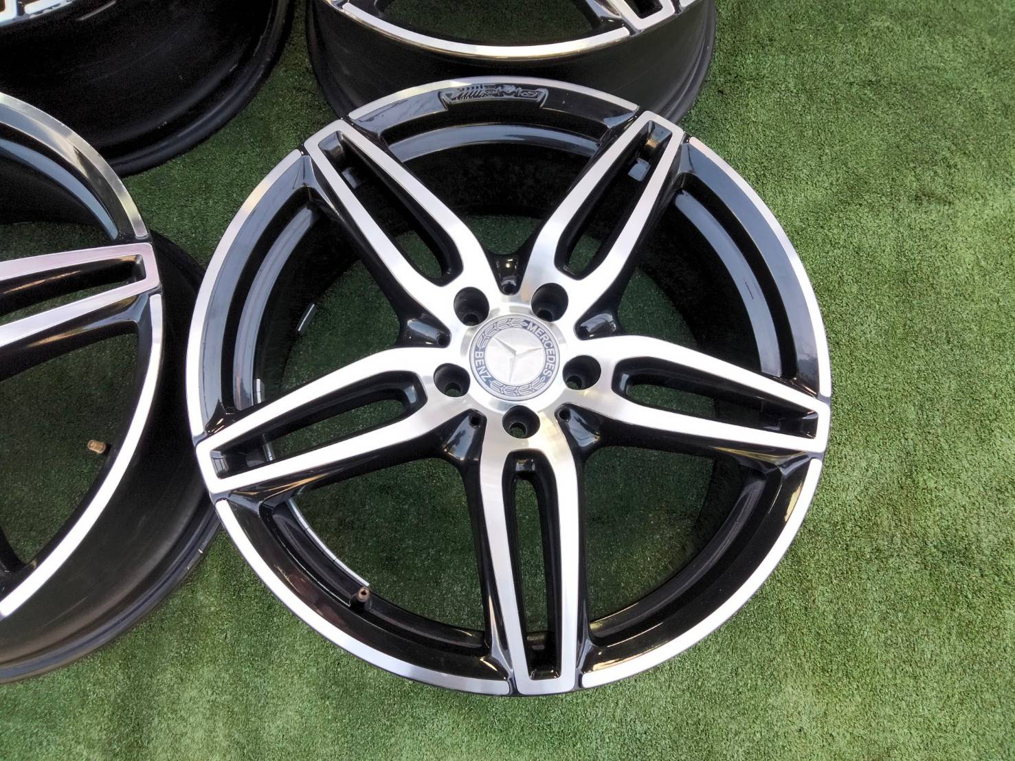 ล้อแท้ AMG 5-twin spoke (19 inch)