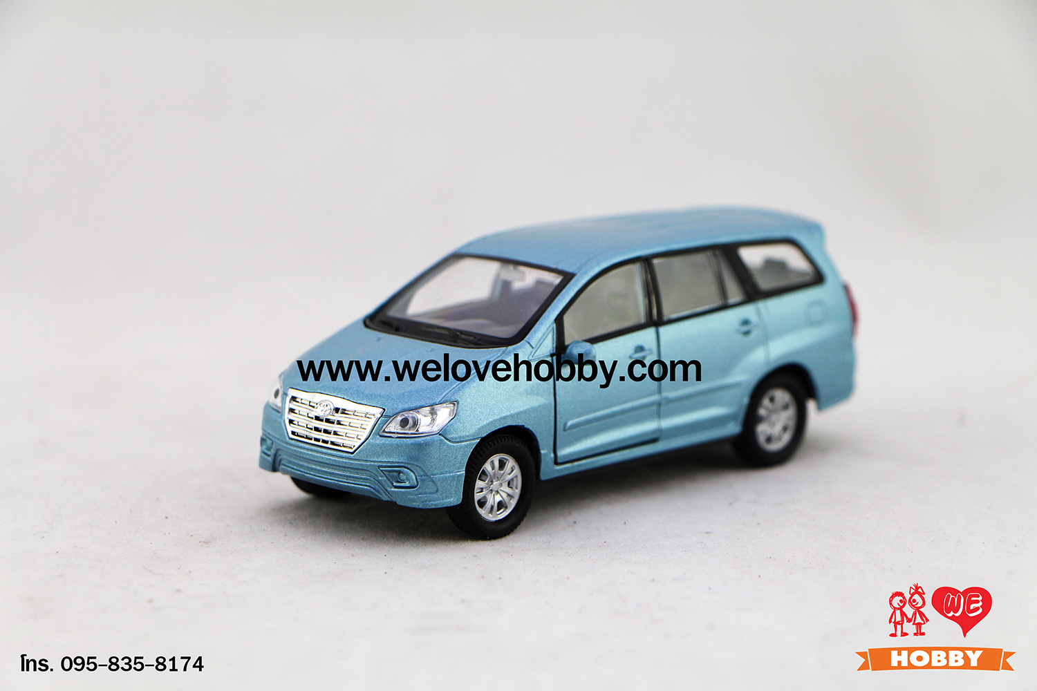 โมเดลรถ Toyota Innova สีฟ้า Scale 1:34-1:39