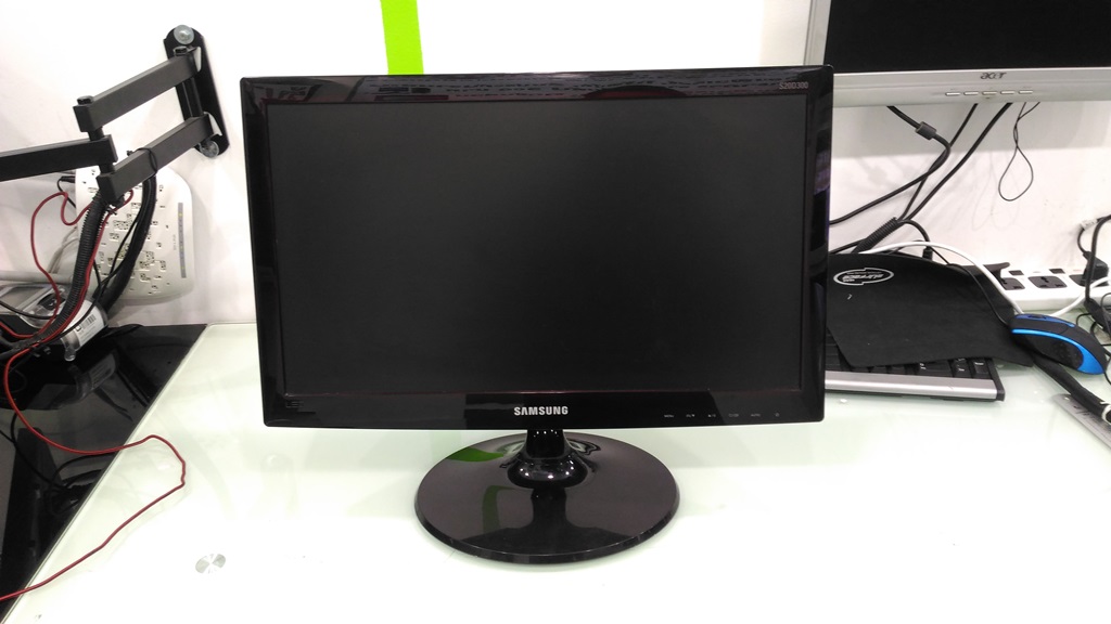 19.5'' SAMSUNG S20D300HY HDMI
