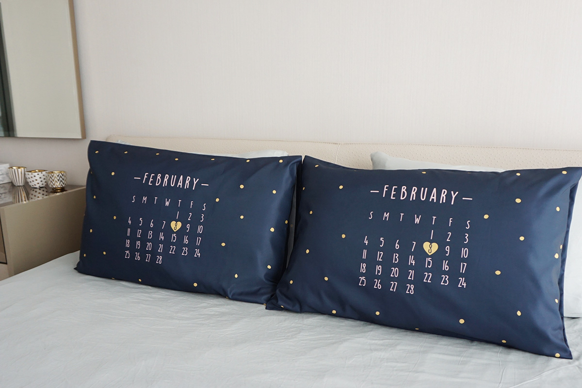 ปลอกหมอนหนุนคู่ พิมพ์ลายเต็มผืน ลาย Calendar 2019 - Navy