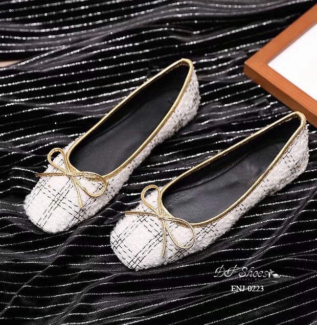 รองเท้าคัชูผ้าทวิตหัวมน (สีขาว)