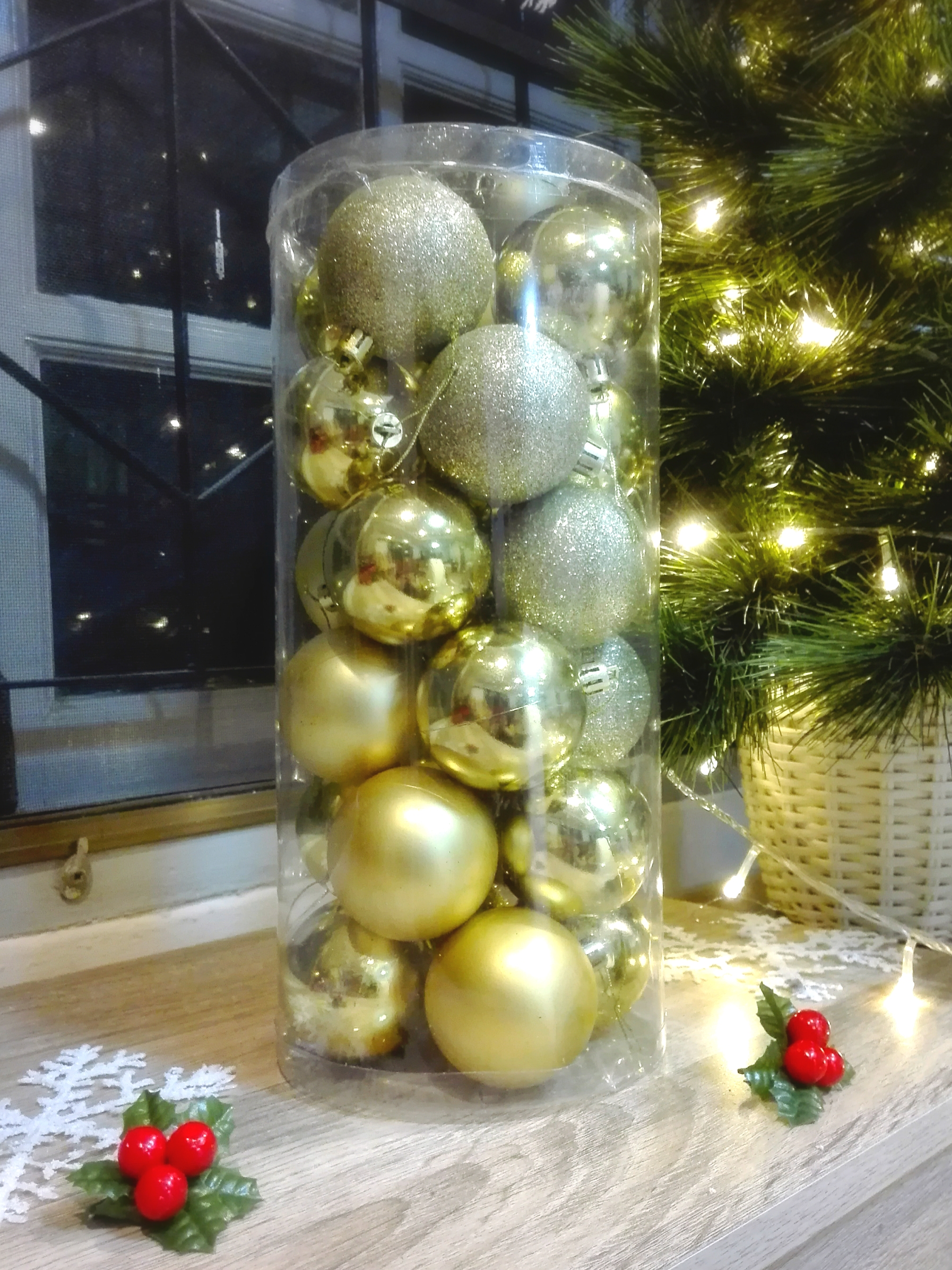 บอลทอง(วาว ด้าน กากเพชร)60 mm (24 ลูก) Christmas Baubles (24 pieces)