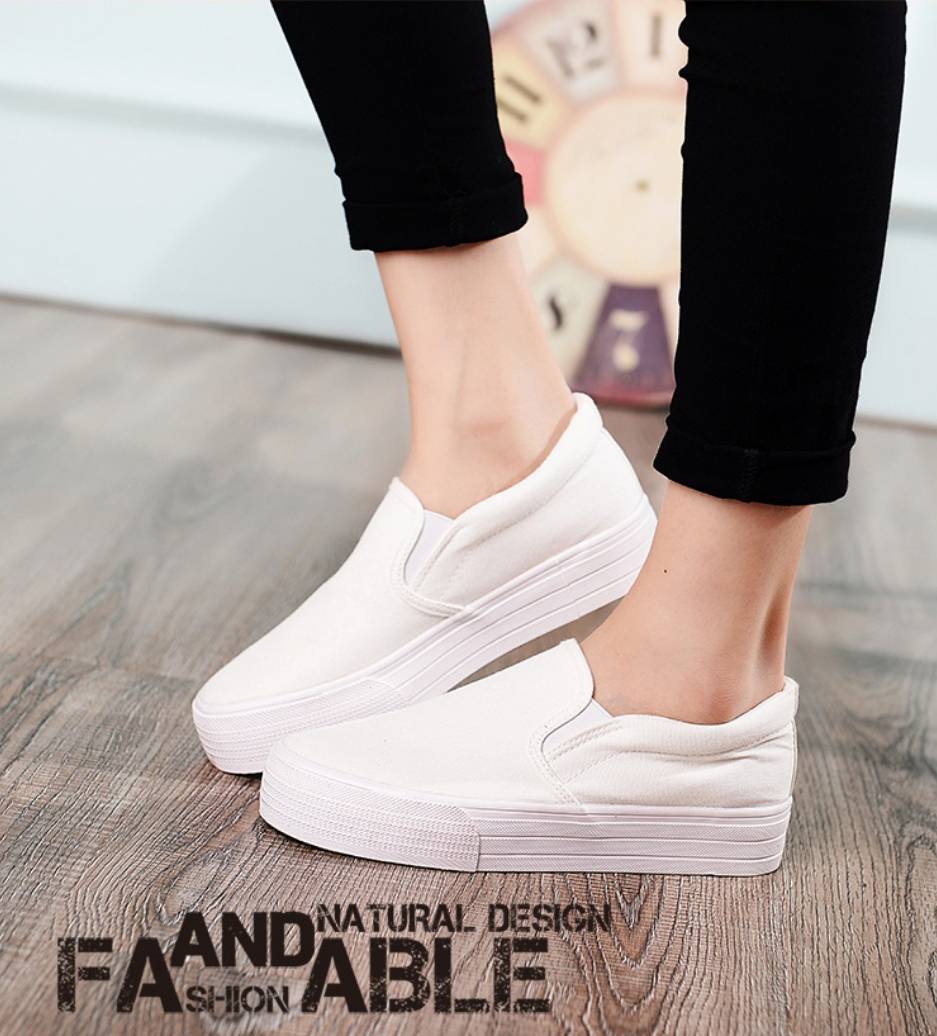 รองเท้าผ้าใบทรง Slip on (สีดำ)