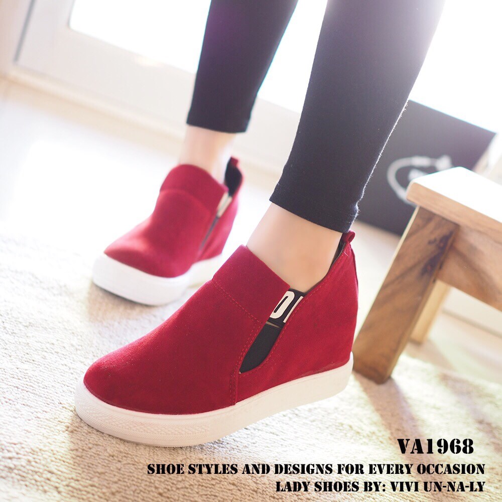 พร้อมส่ง : รองเท้าเสริมส้นทรงหุ้มข้อ (สีแดง)