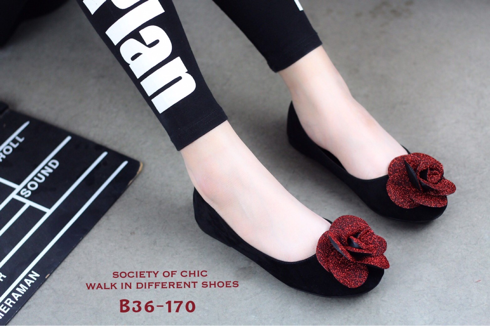 รองเท้าคัทชูส้นแบนแต่งดอกไม้วิ๊ง (สีทอง)