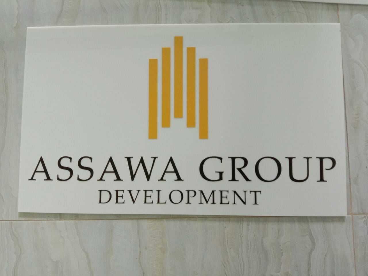 ป้ายอะคริลิคสีขาวพิมพ์สกรีน - ASSAWA GROUP DEVELOPMENT