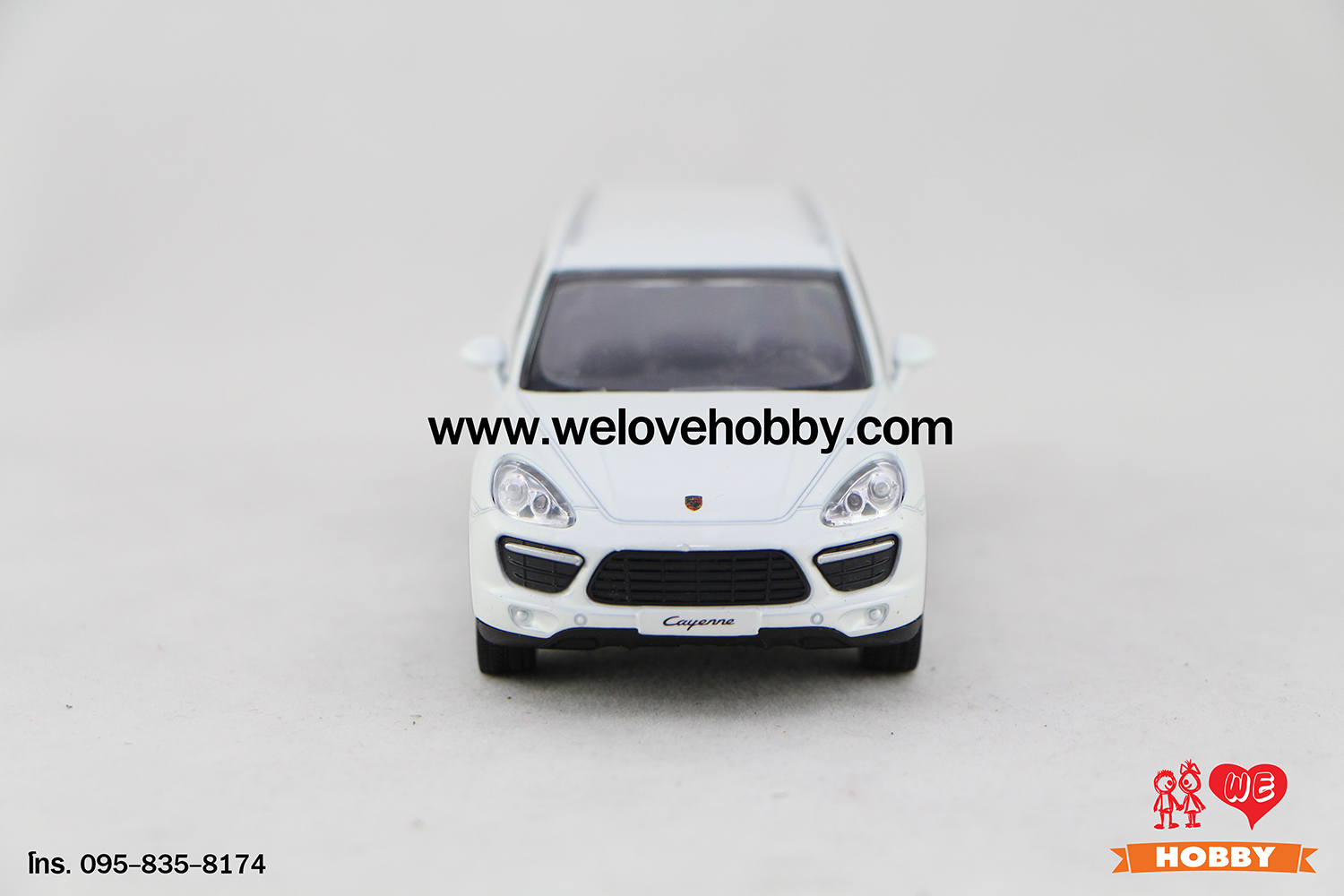 โมเดลรถซุปเปอร์ คาร์ Porsche Cayenne Turbo S สีขาว Scale 1:32